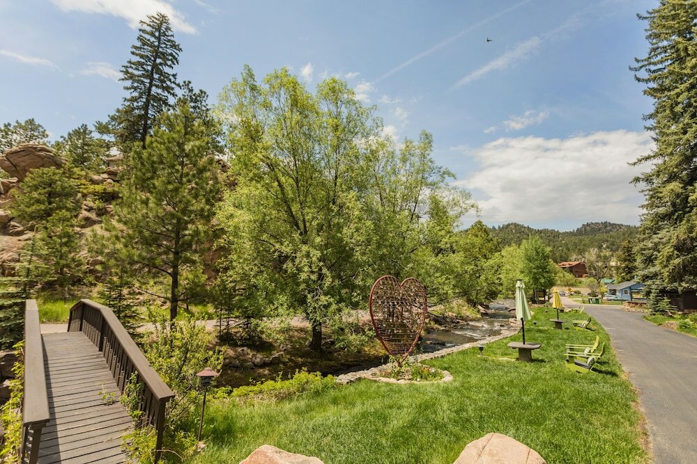 Фото Highland Haven Creekside Inn