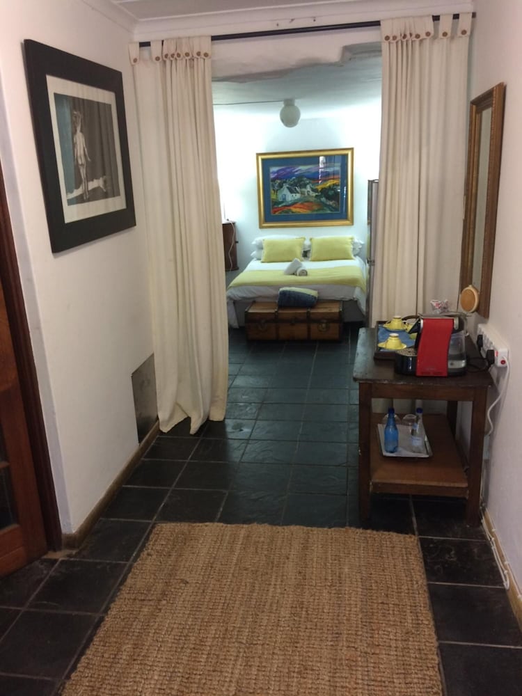 Фото Sandton Farmhouse Executive B&b