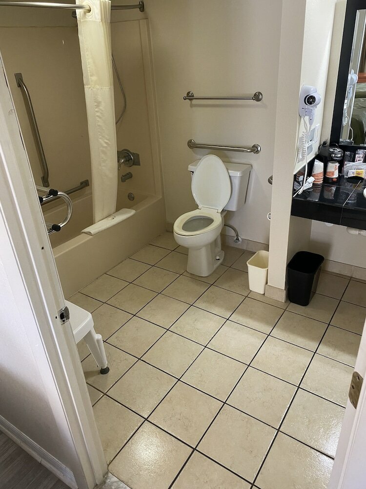 Фото Quality Inn near Manatee Springs State Park