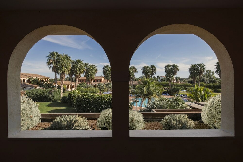 Фото Lantana Resort Hotel & Apartments