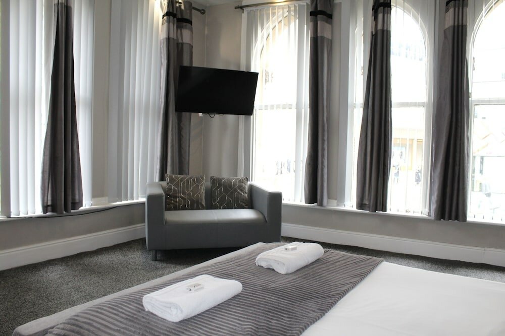 Фото The Mitre Hotel