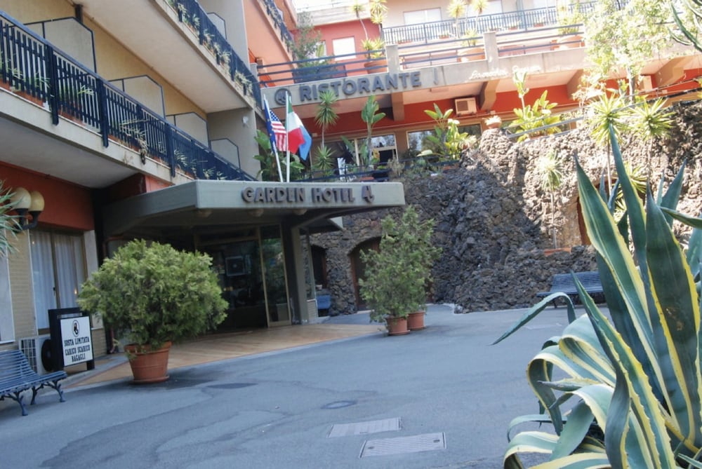 Фото Garden Hotel