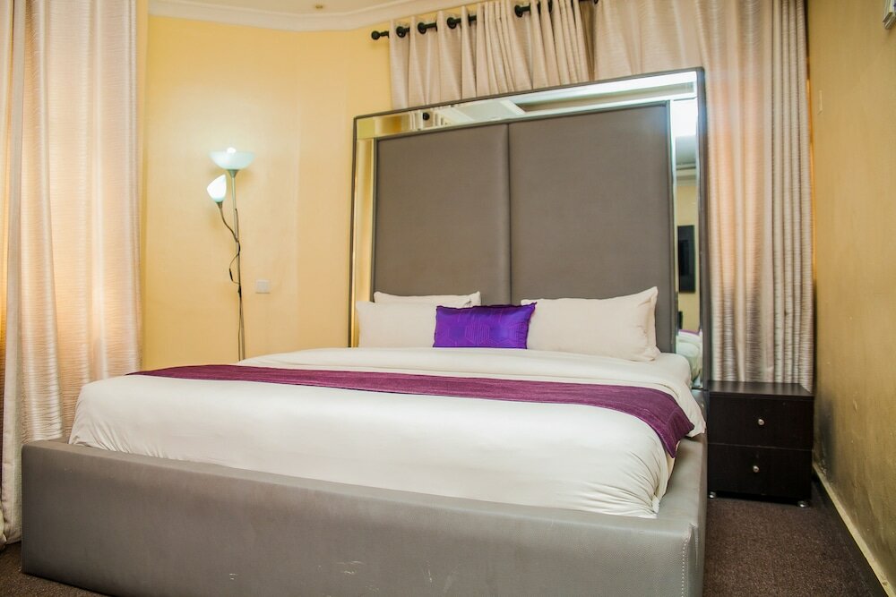 Фото CribVille Hotel & Suites