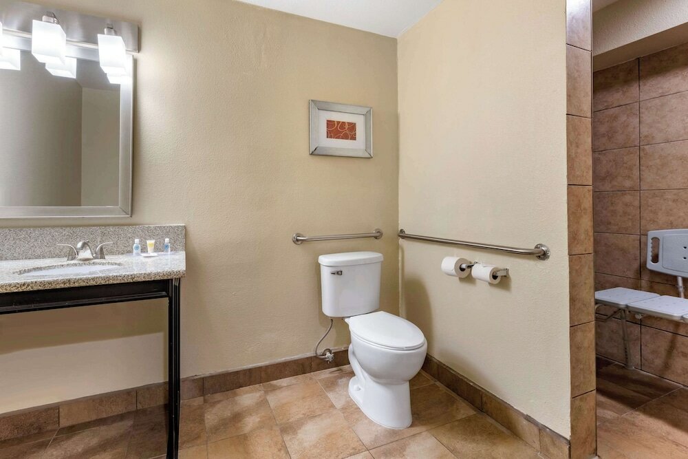 Фото Comfort Suites San Clemente Beach