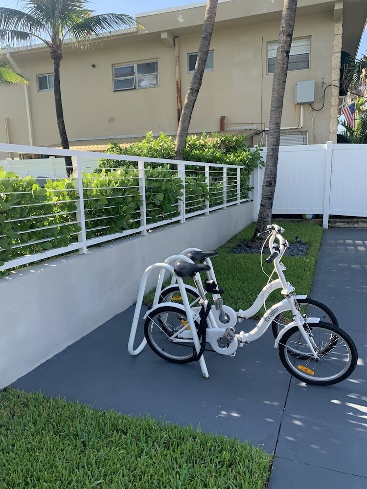 Фото Tides Inn Hotel