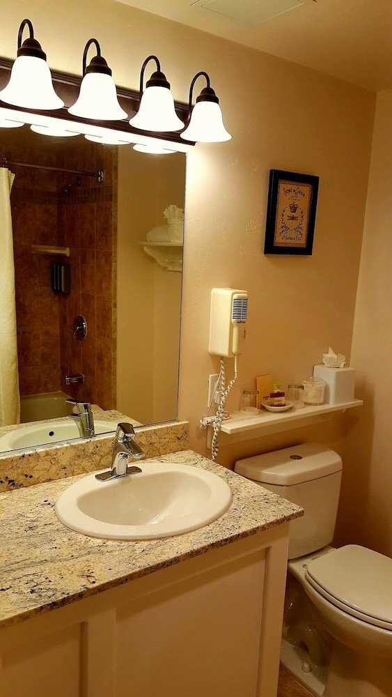 Фото The Monterey Hotel