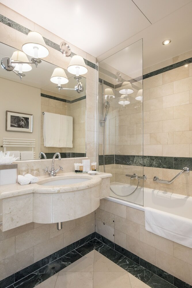 Фото Warwick Geneva