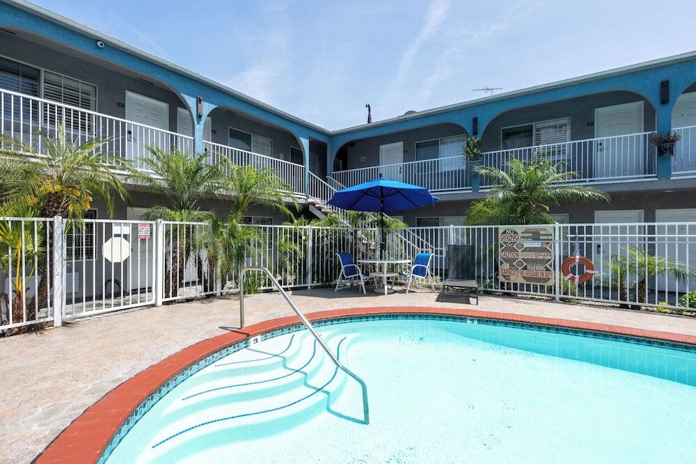 Фото Hollywood City Inn