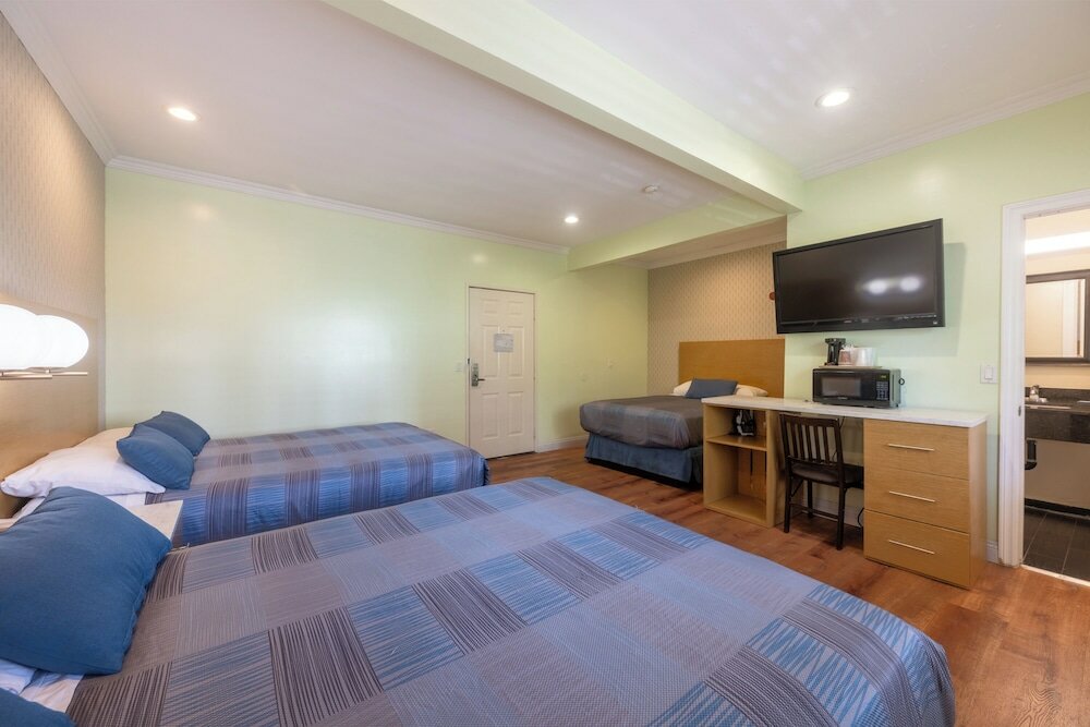 Фото Hollywood City Inn