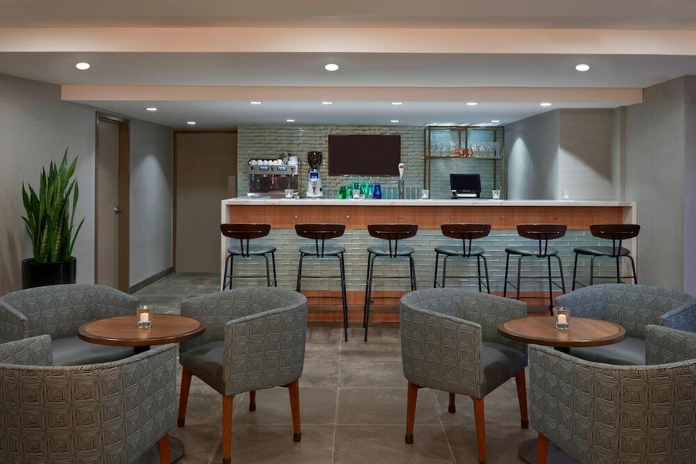 Фото Fairfield by Marriott Montreal Downtown