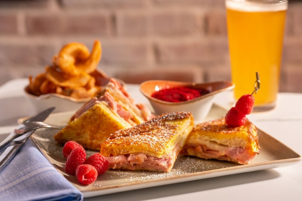 Фото New Orleans Marriott Warehouse Arts District