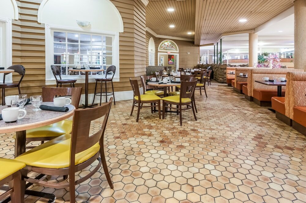 Фото Edmonton Inn and Conference Centre