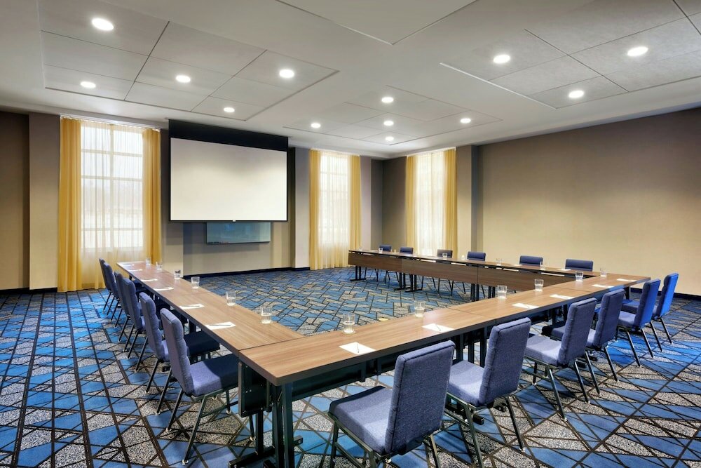 Фото Courtyard by Marriott Lincoln Downtown