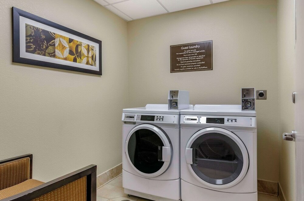 Фото Comfort Suites Helena Airport