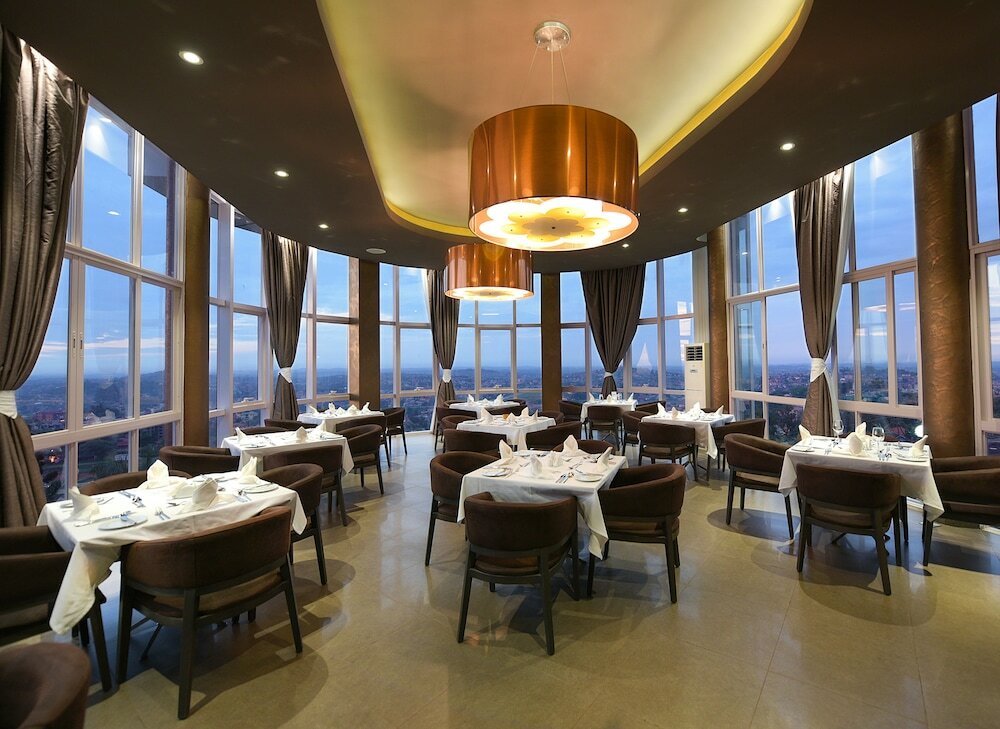 Фото Отель Protea Hotel by Marriott Kampala Skyz