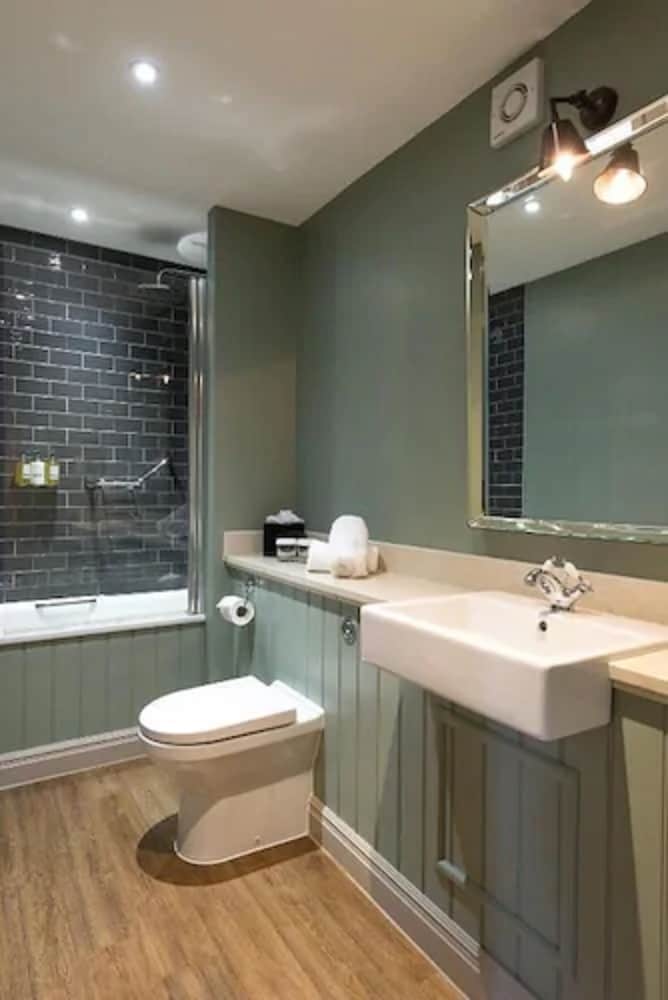 Фото The Crown Manor House Hotel