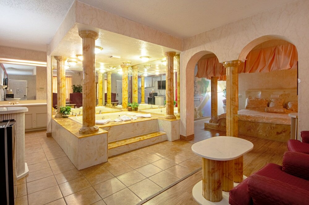 Фото Economy Inn & Suites