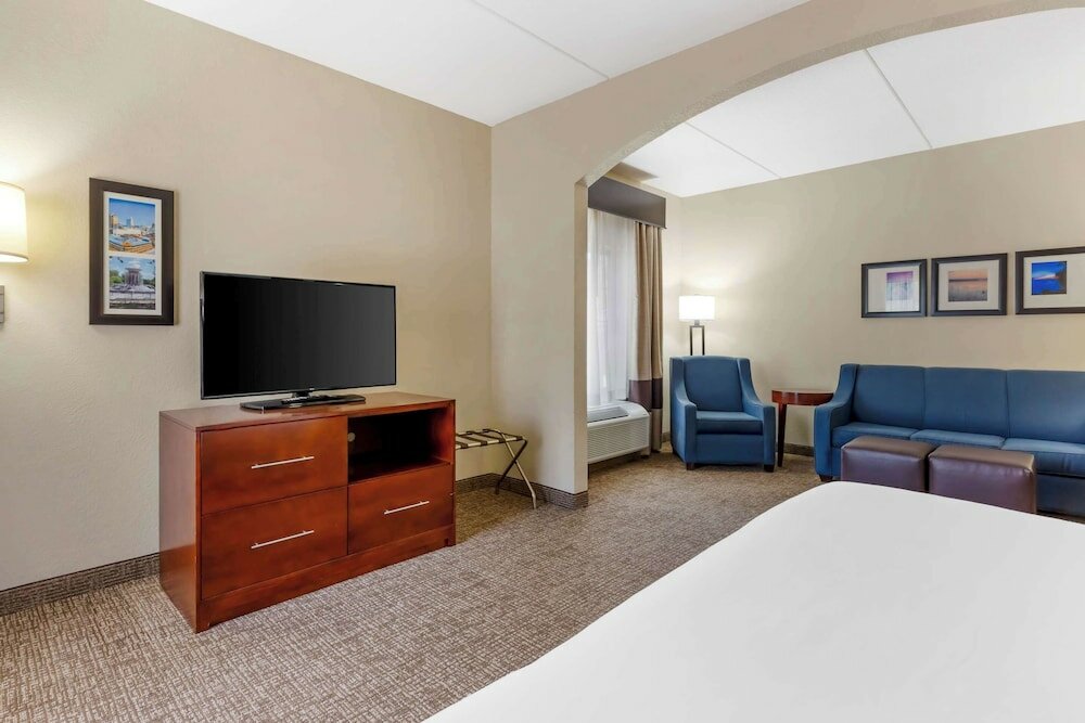 Фото Comfort Suites Regency Park