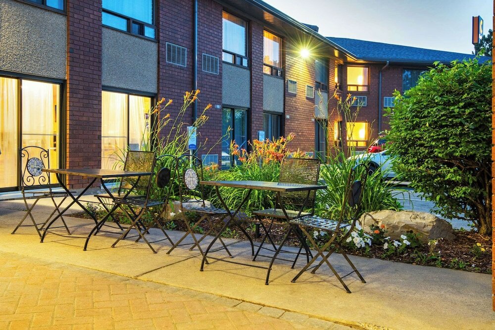 Фото Comfort Inn Hwy 401