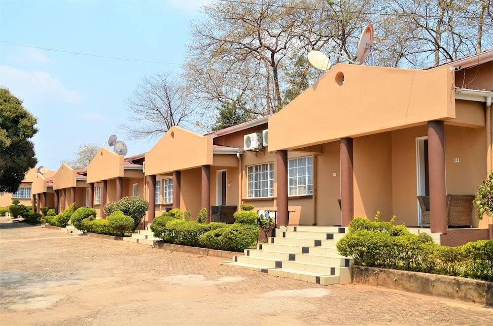 Фото Riverside Hotel and Conference Centre