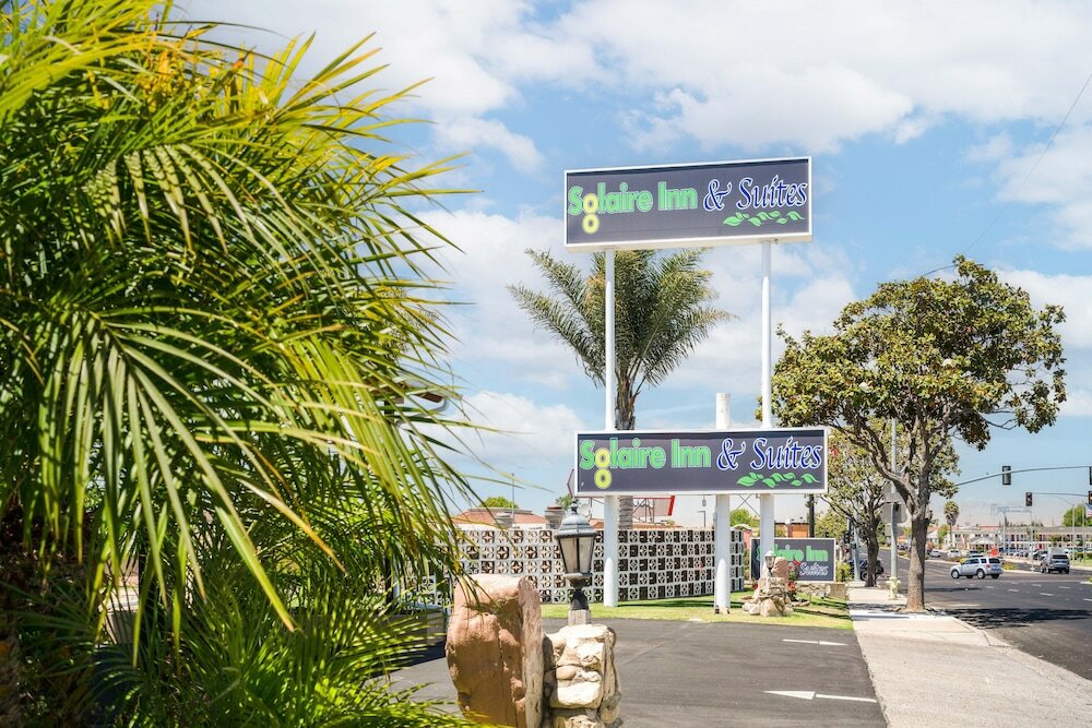 Фото Solaire Inn & Suites