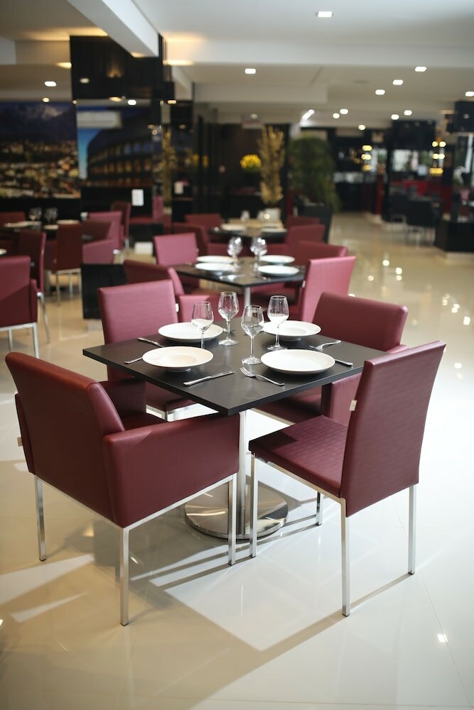 Фото Holiday & Business Hotel - AO lado do Centro de Eventos e Arena Conda