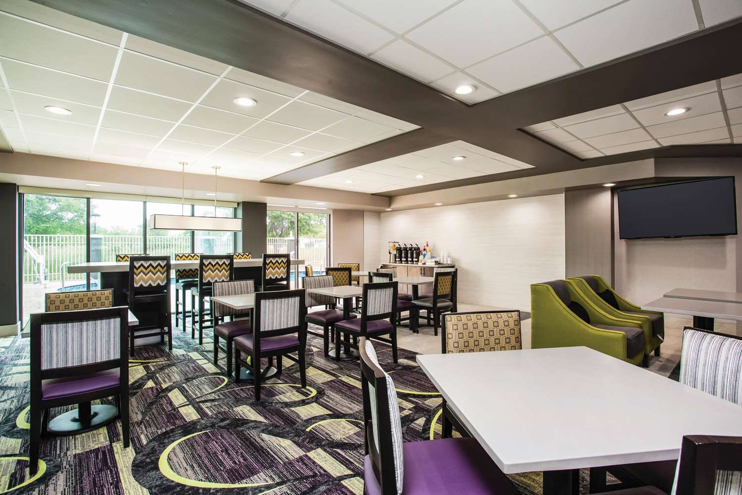 Фото La Quinta Inn & Suites by Wyndham Clearwater South