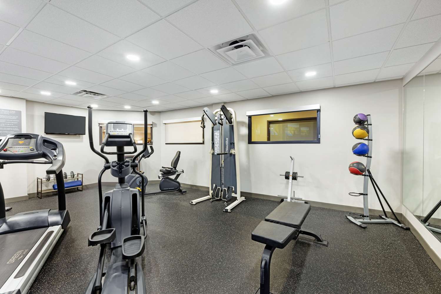 Фото Comfort Inn & Suites Arlington Heights - Schaumburg