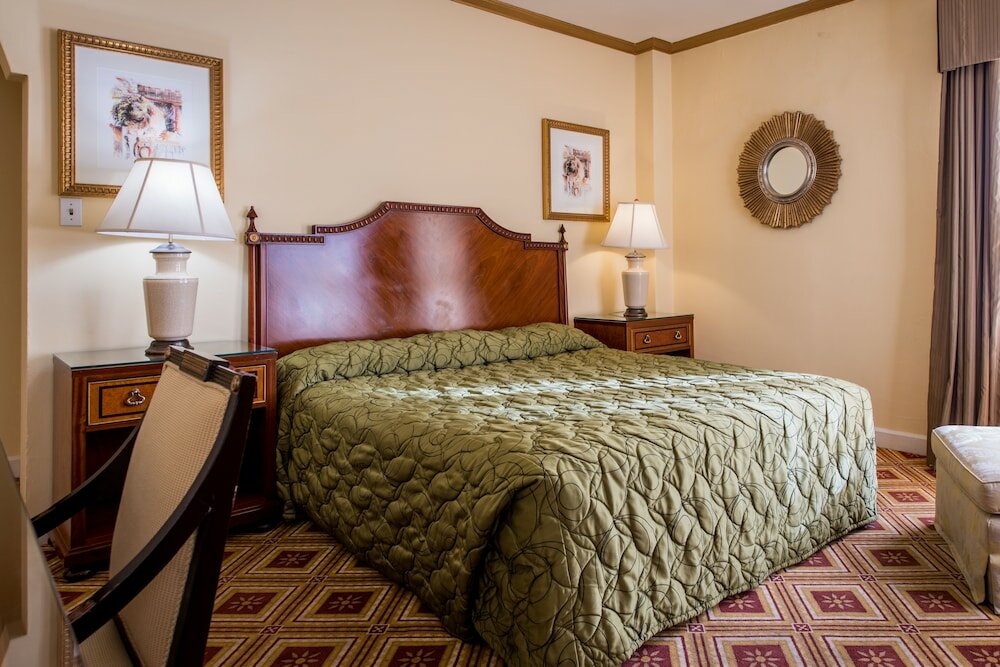 Фото Embassy Hotel