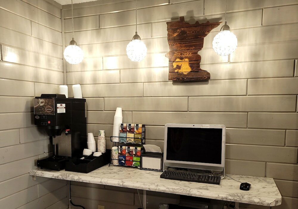 Фото Americas Best Value Inn and Suites Detroit Lakes