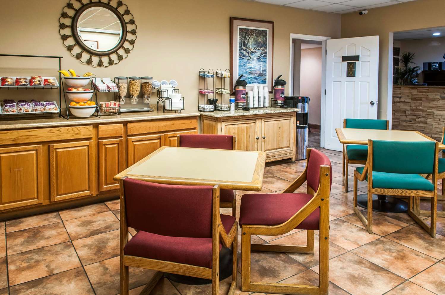 Фото Rodeway Inn East