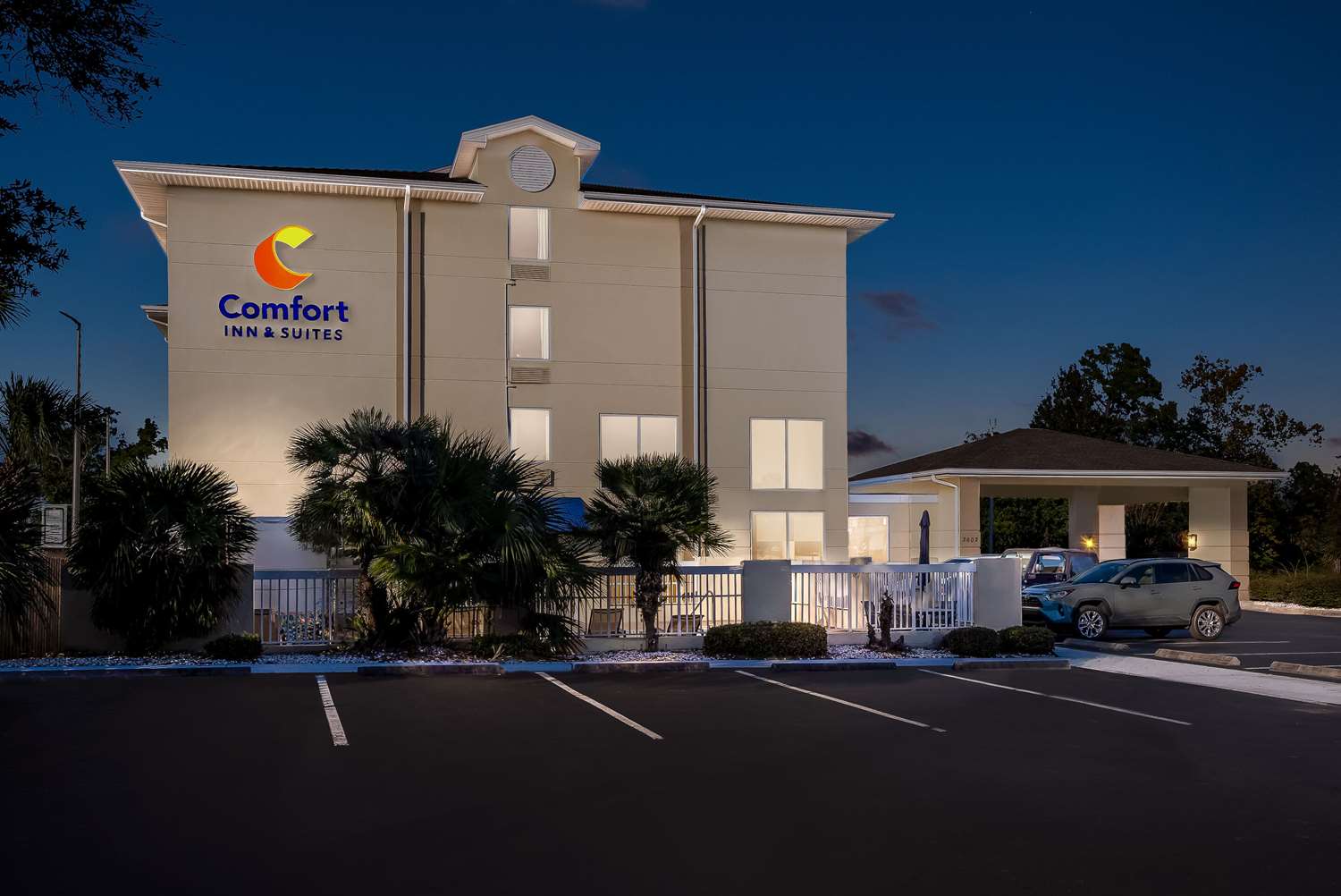 Фото Comfort Inn & Suites