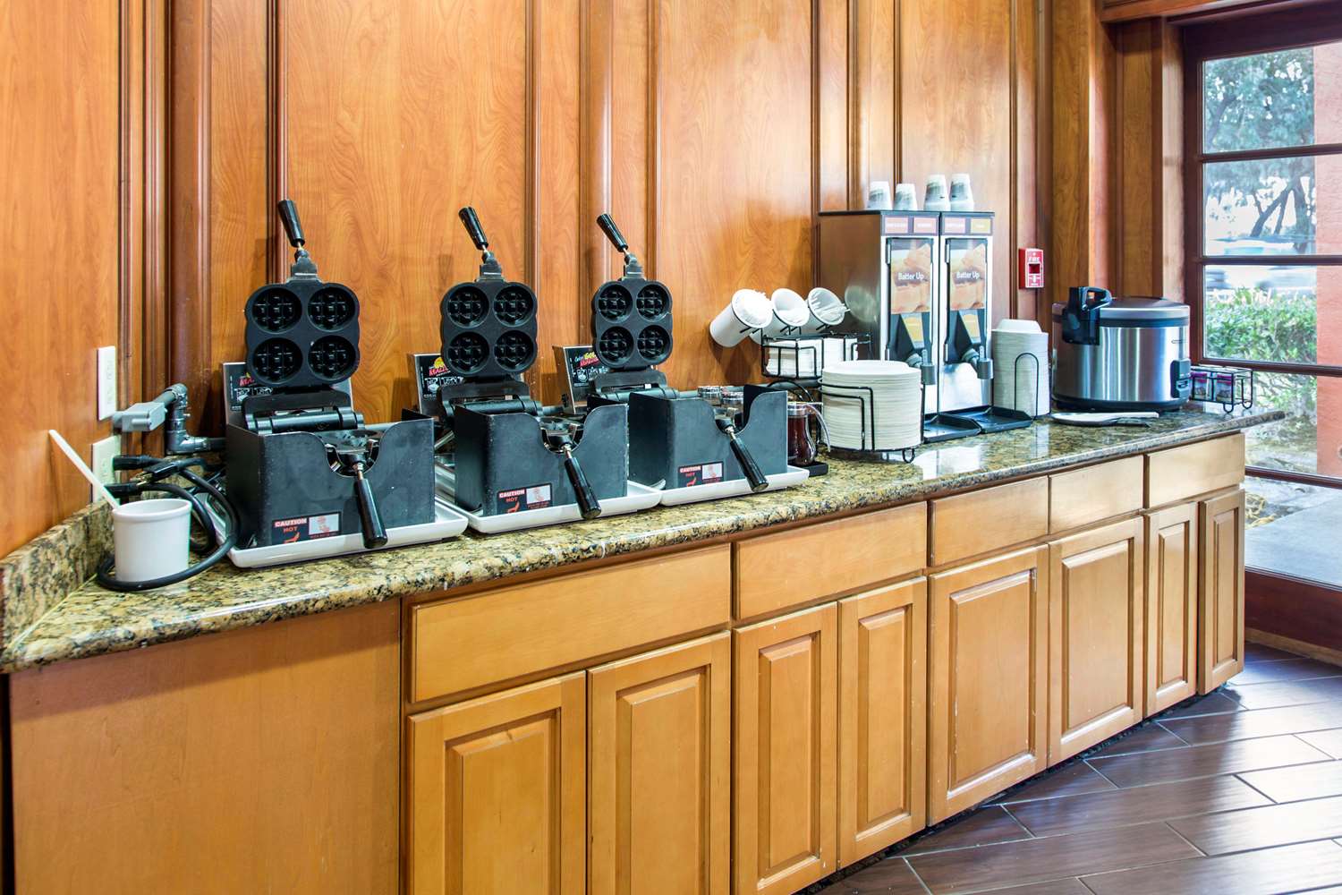 Фото Comfort Inn and Suites San Francisco Airport North