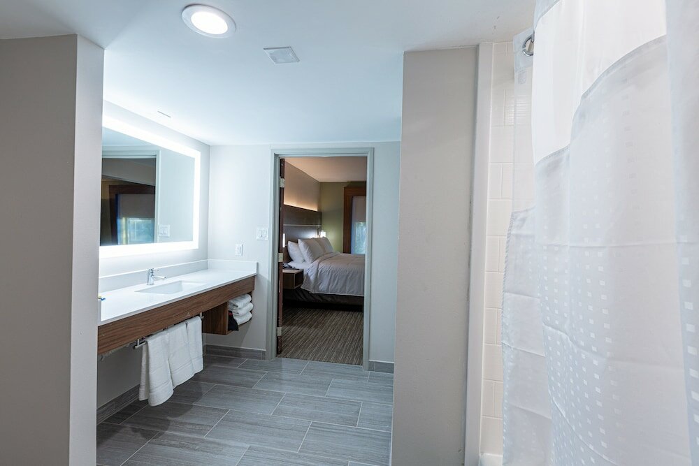 Фото Holiday Inn Express And Suites Arlington North - Stadium Area, an Ihg Hotel