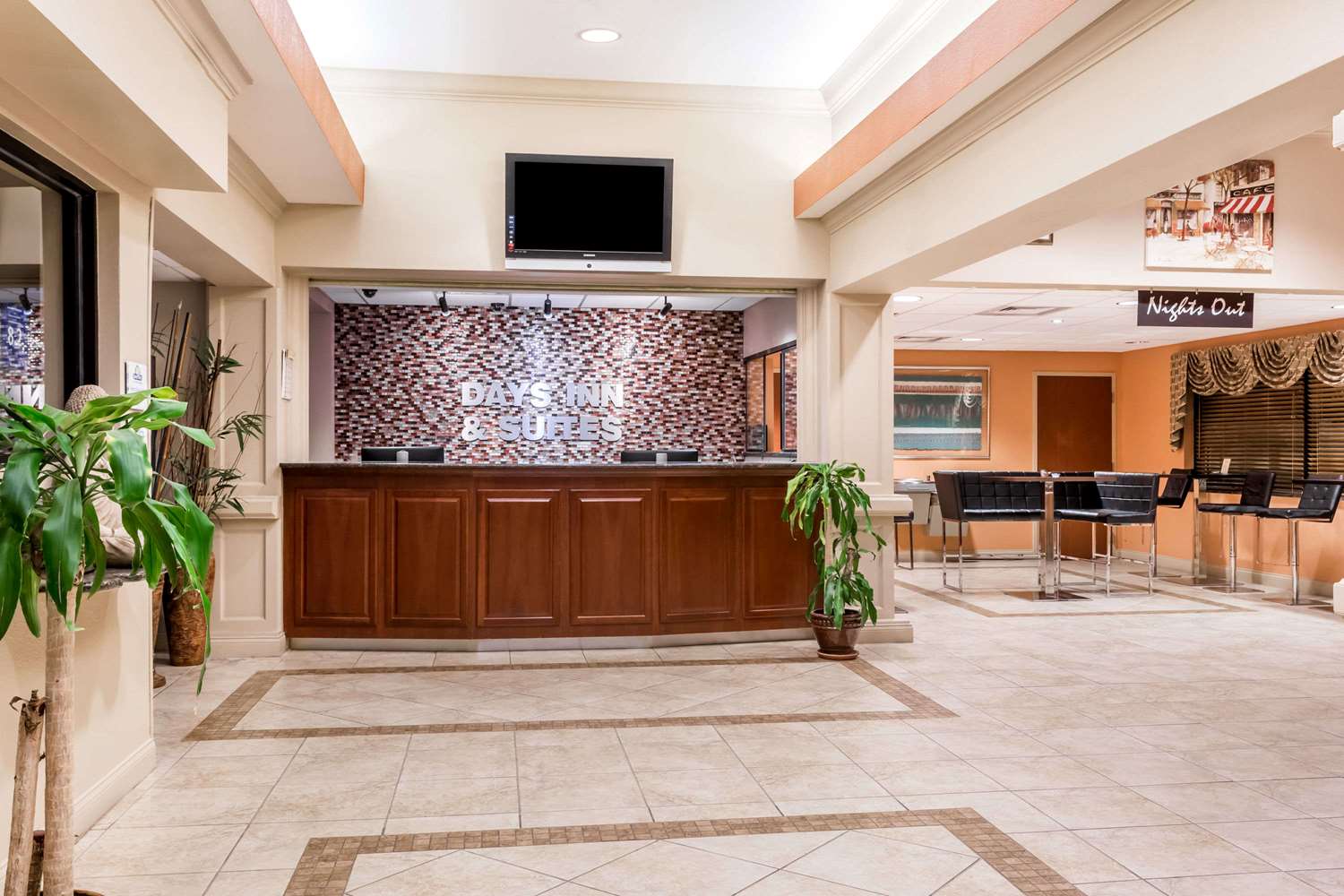 Фото Days Inn & Suites by Wyndham Lakeland