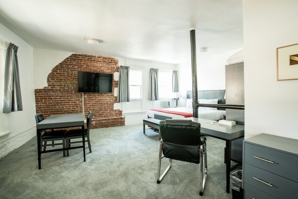 Фото The American Hotel