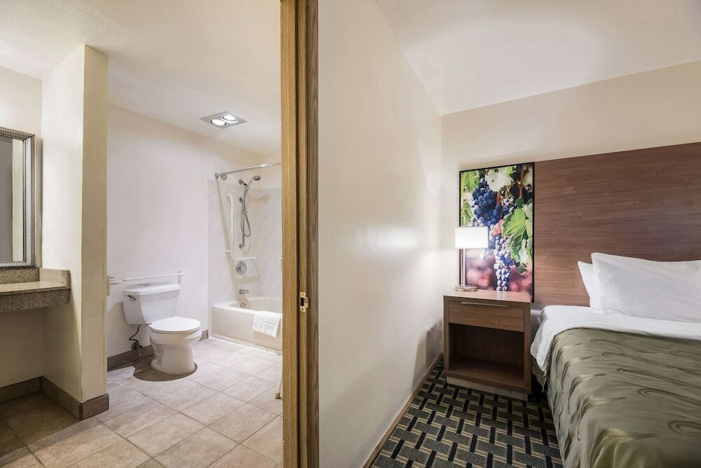 Фото Quality Inn Near Fort Hunter Liggett