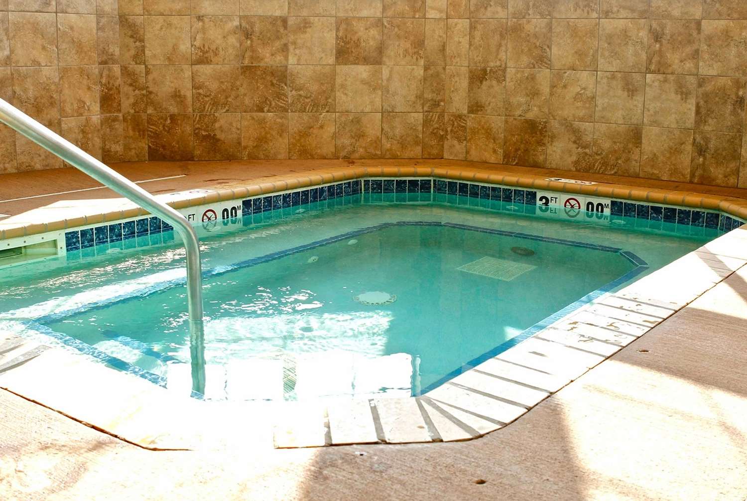 Фото AmericInn by Wyndham Fargo Medical Center