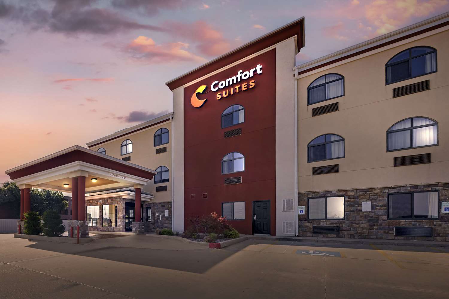 Фото Comfort Suites Fairgrounds West