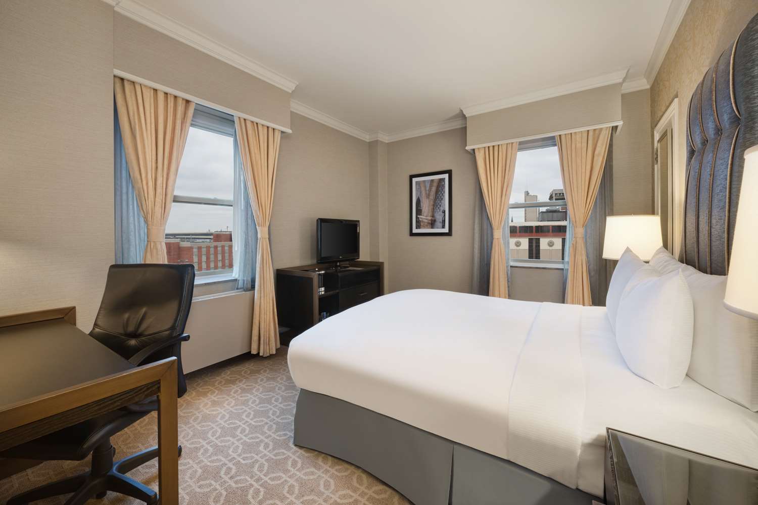 Фото Hilton Milwaukee City Center