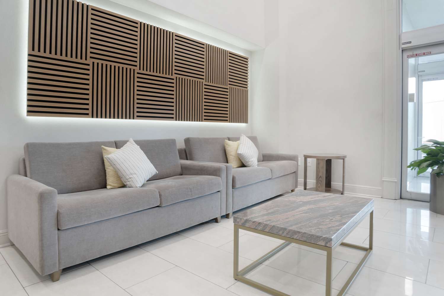 Фото Comfort Inn & Suites New Orleans Airport North