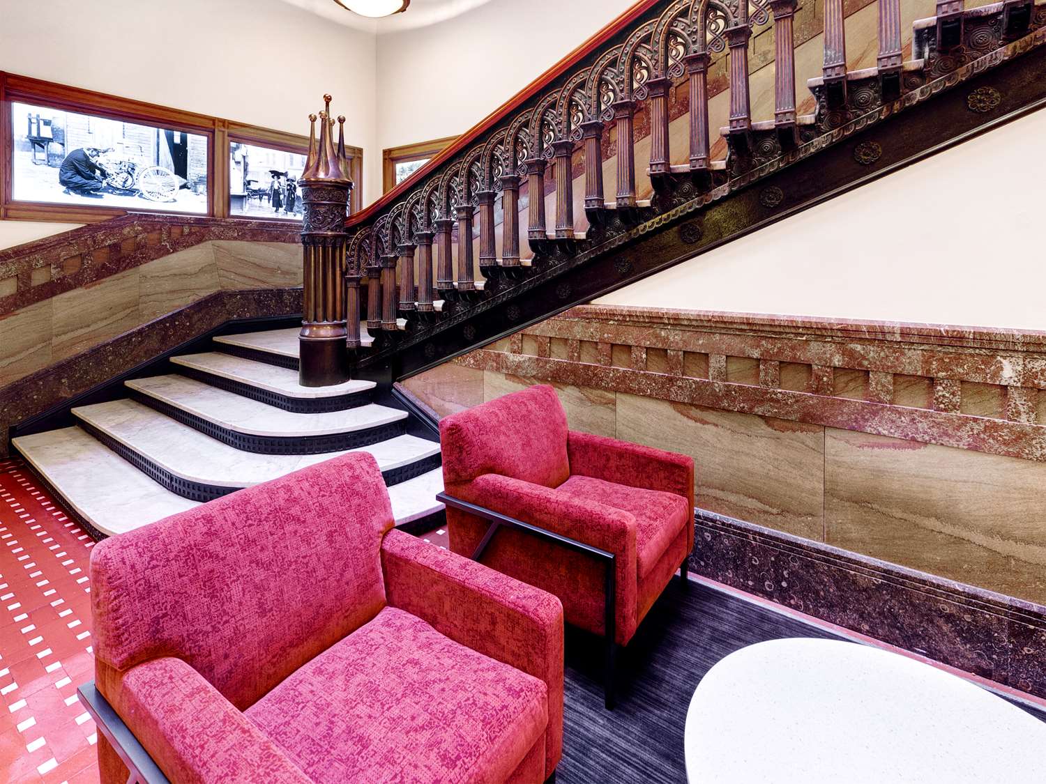 Фото Hilton Garden Inn Milwaukee Downtown