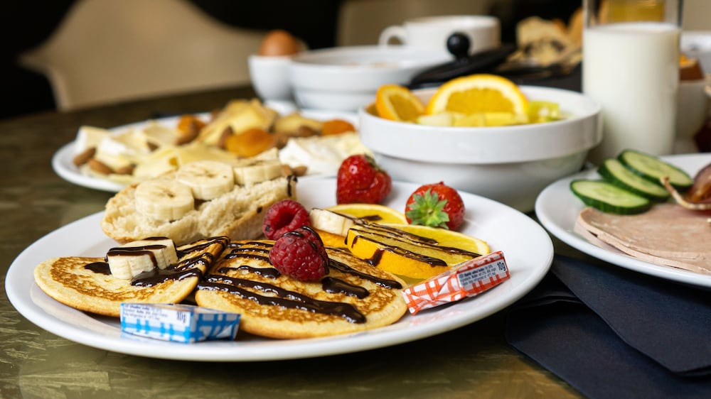 Фото Hotel Le Renard Châlons-en-Champagne