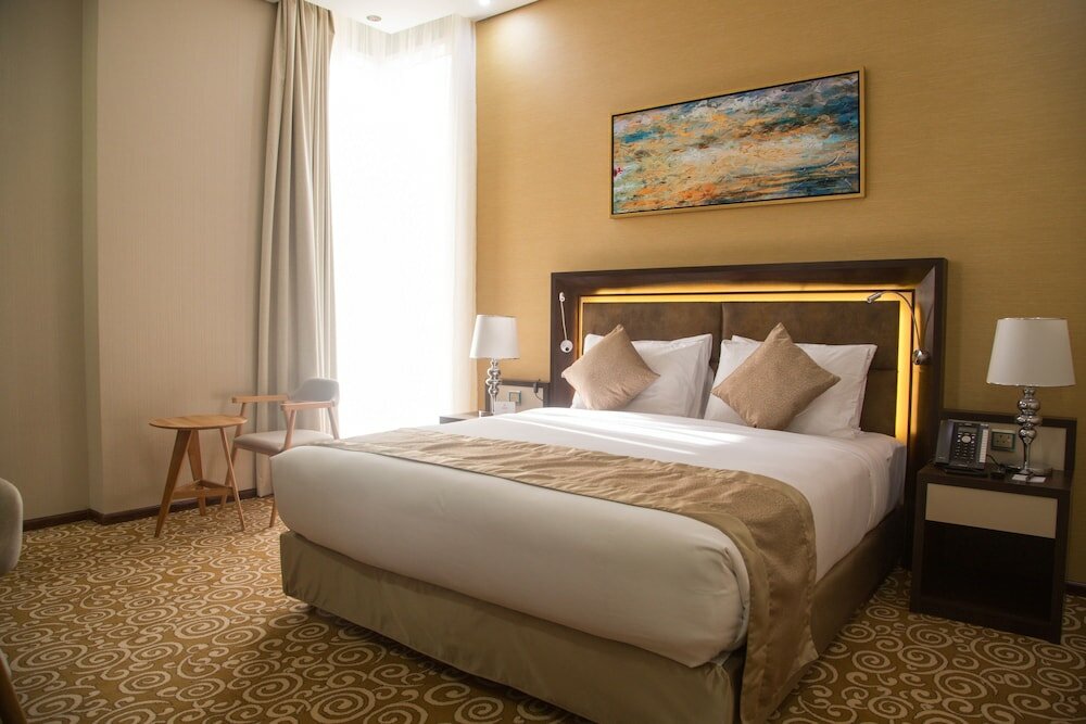 Фото Crown Rose Hotel