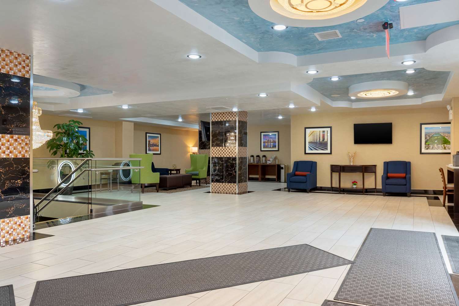 Фото Comfort Inn & Suites near Jfk Air Train