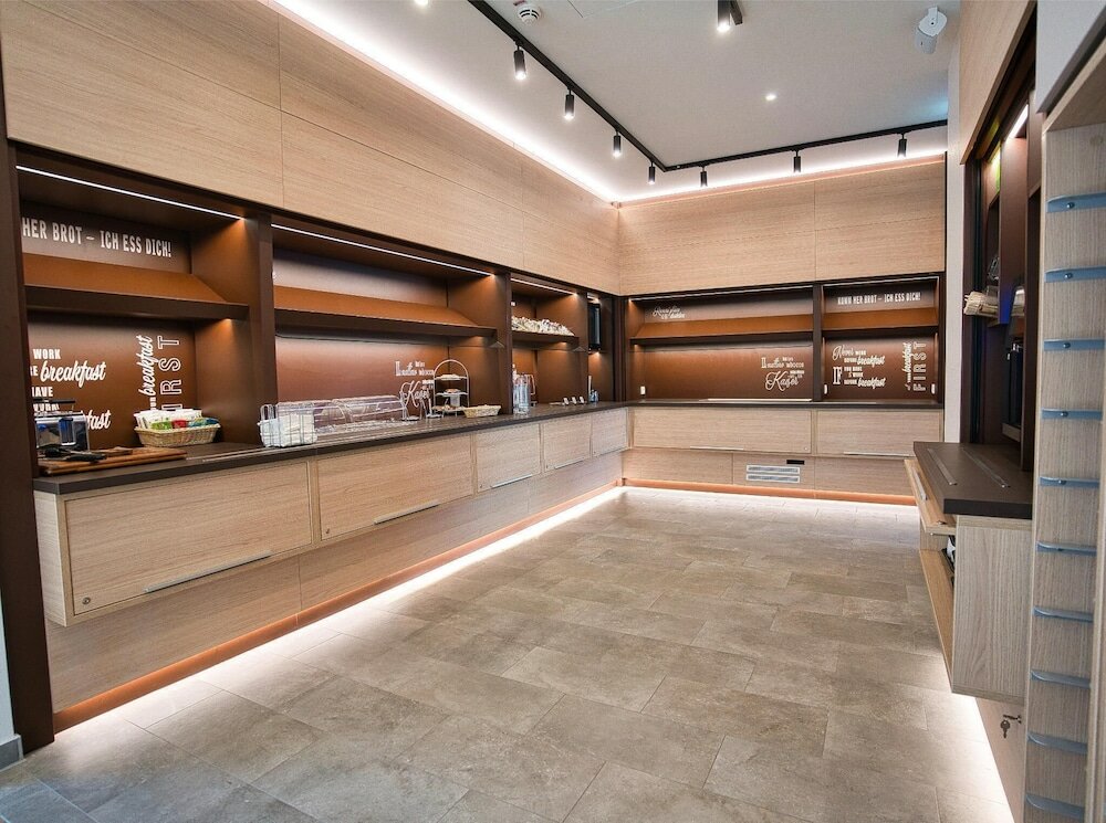 Фото B&b Hotel Köln-City