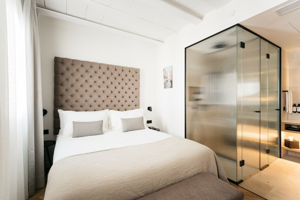 Фото Boutique Hotel Petit Montisión