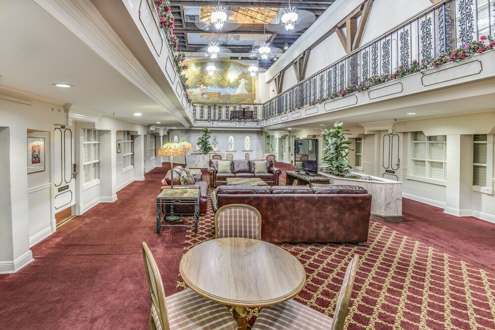 Фото Plaza Suites Downtown New Orleans