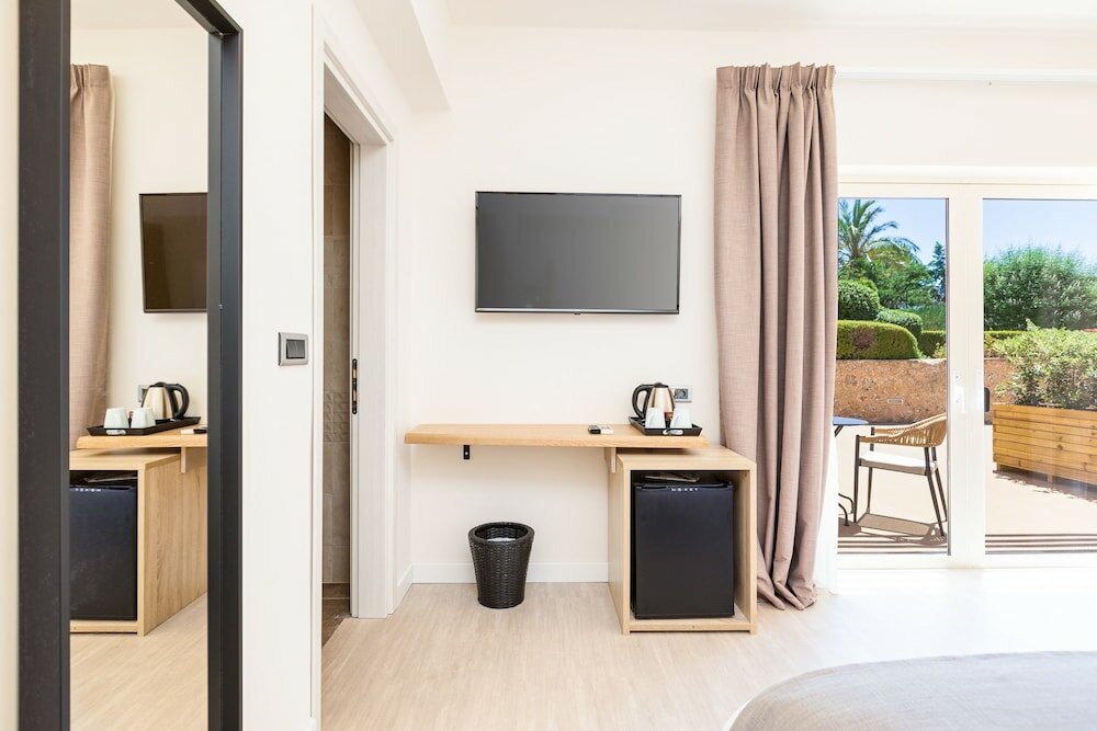 Фото 180 South Seaside Hotel