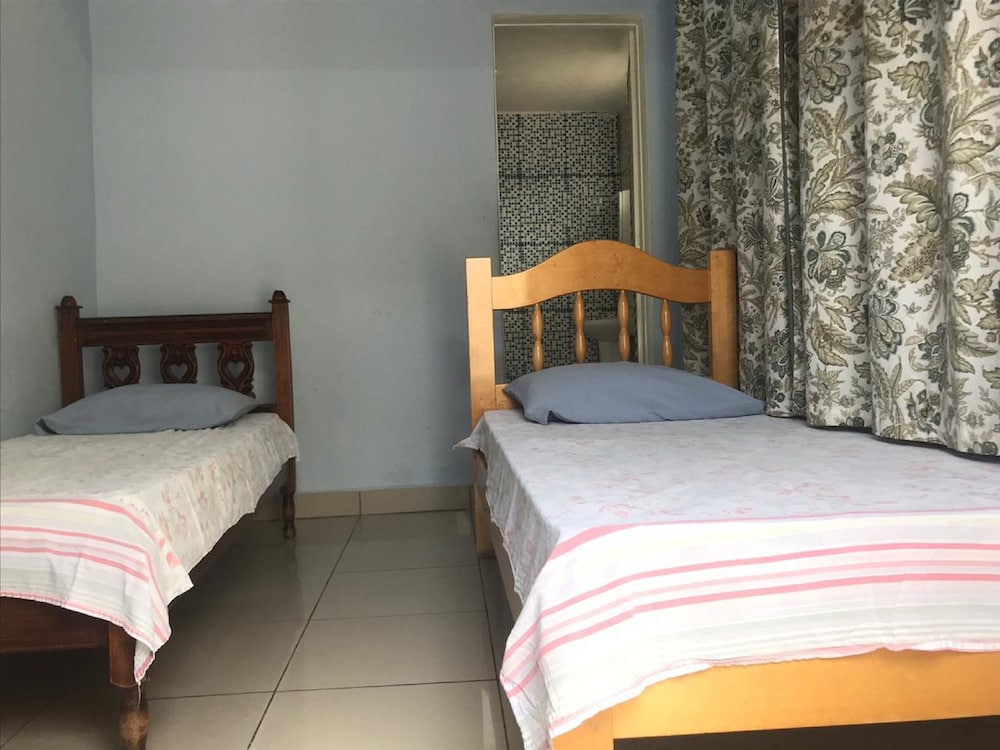 Фото Oyo Pousada Paraná, Cuiabá